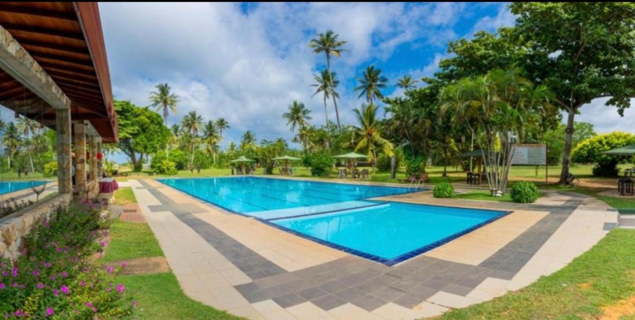 River View Banquet&Resort Wadduwa Extérieur photo