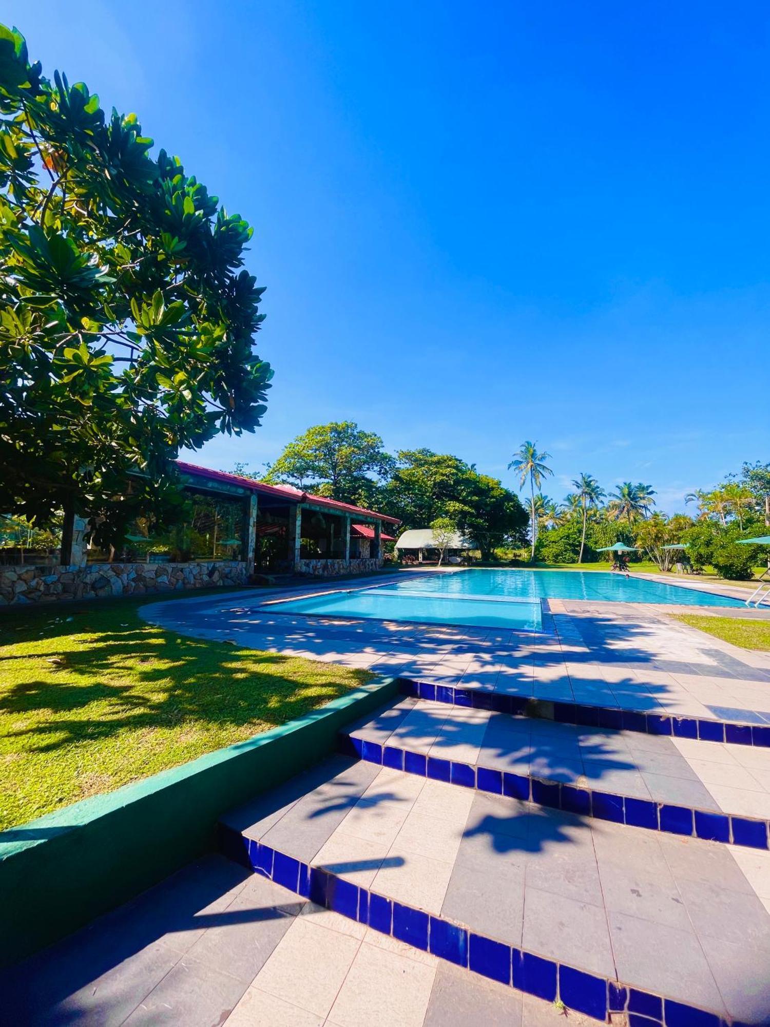 River View Banquet&Resort Wadduwa Extérieur photo