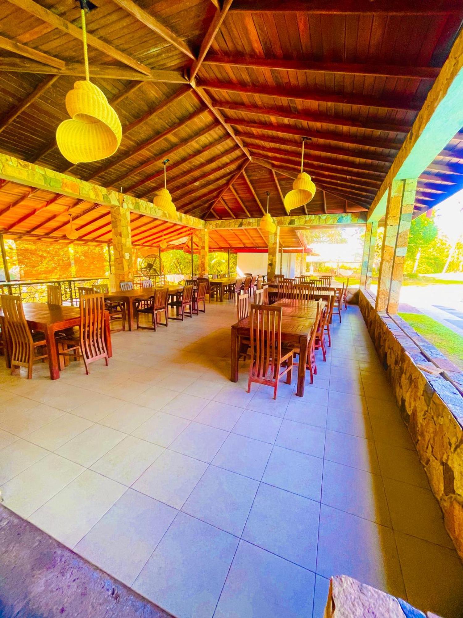 River View Banquet&Resort Wadduwa Extérieur photo