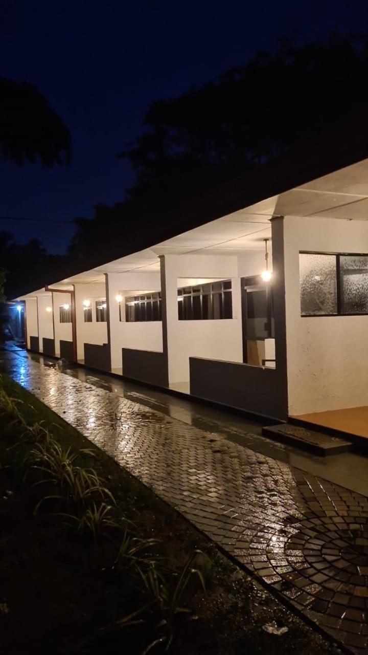 River View Banquet&Resort Wadduwa Extérieur photo